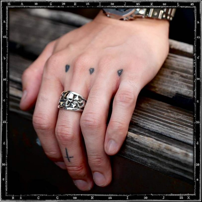 Skull and crossbone classic ring Skull and crossbone classic ring