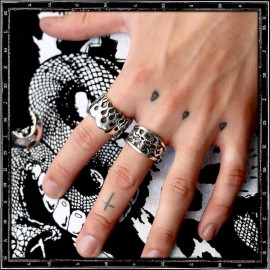 Skull and crossbone classic ring Skull and crossbone classic ring