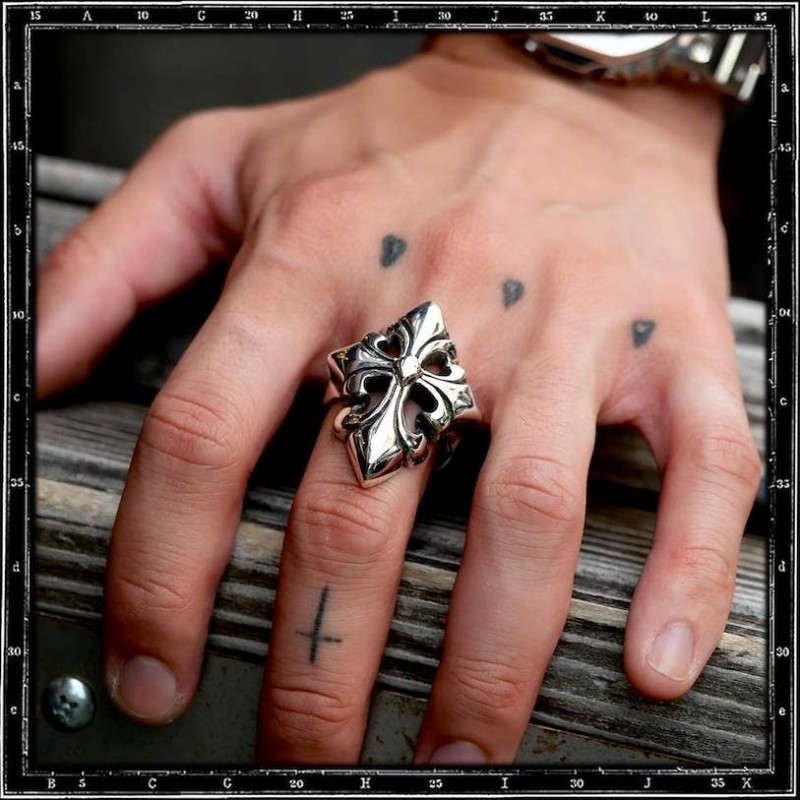 Heavy Tudor cross ring Heavy Tudor cross ring