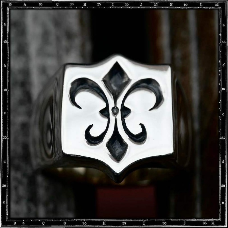 Shield Fleur de Lys ring Shield Fleur de Lys ring