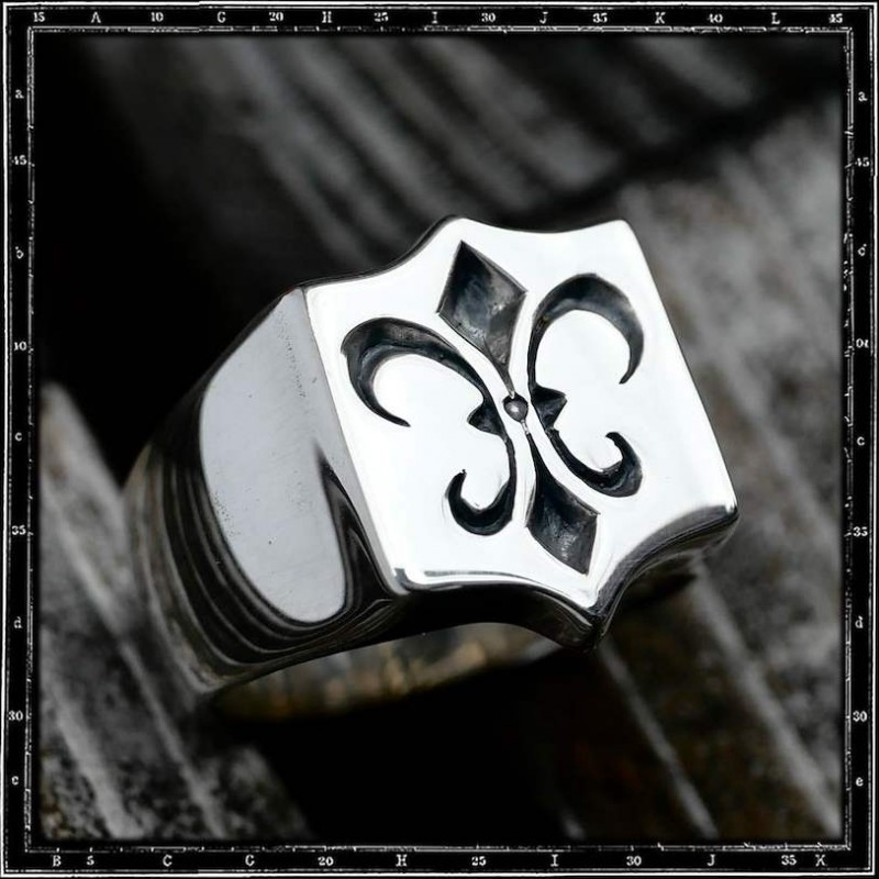 Shield Fleur de Lys ring Shield Fleur de Lys ring