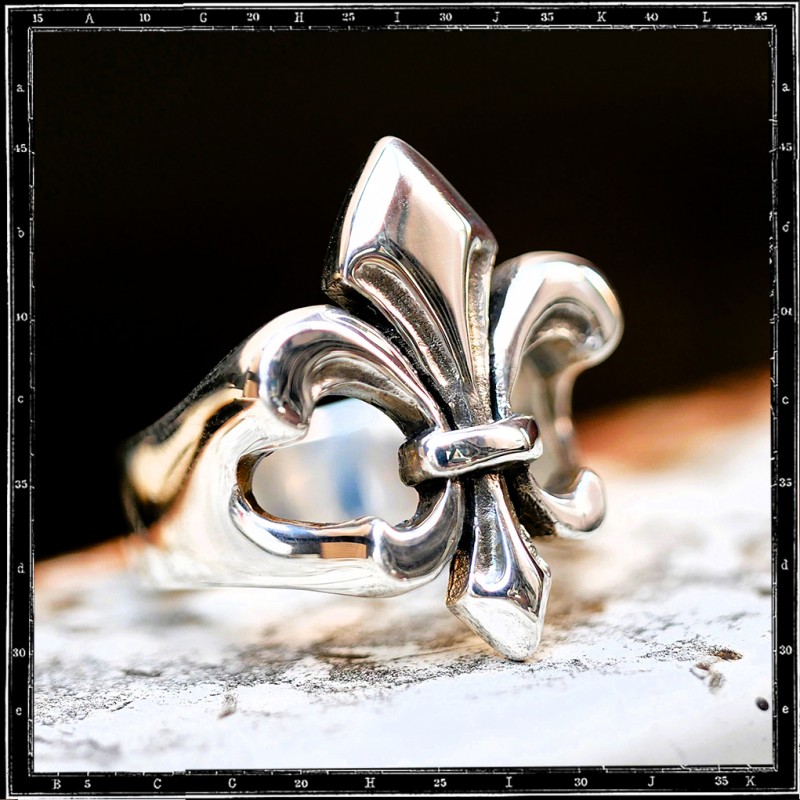 Fleur de lys ring (flat top)