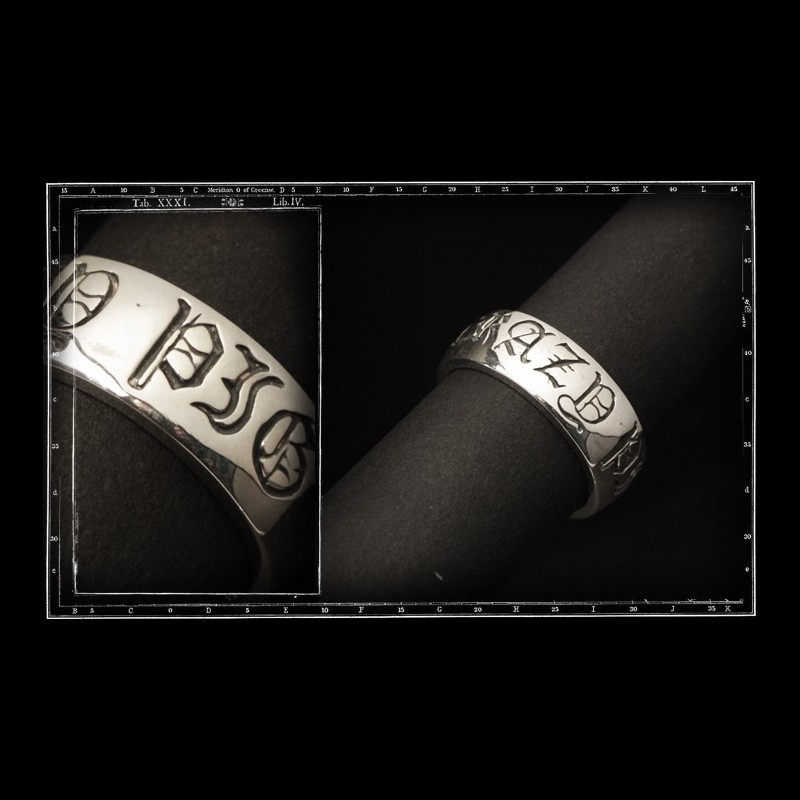 Crazy Pig Old English Text ring