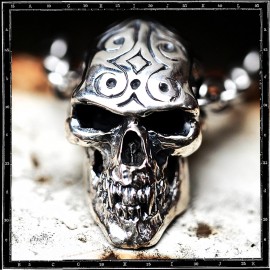 Engraved skull pendant