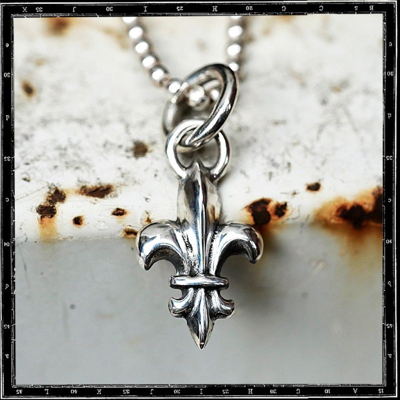 Fleur De Lys Pendant (small)