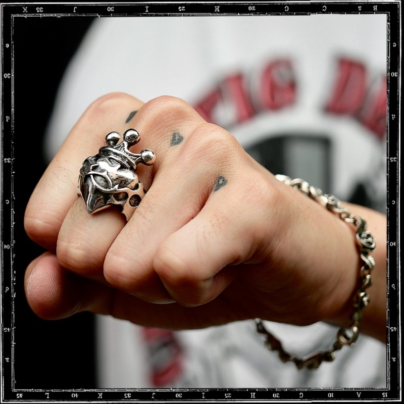 Sacred heart ring (large)