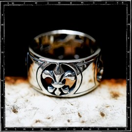 4 FLEUR DE LYS BAND RING 4 FLEUR DE LYS BAND RING