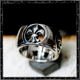 4 FLEUR DE LYS BAND RING