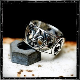 4 FLEUR DE LYS BAND RING 4 FLEUR DE LYS BAND RING